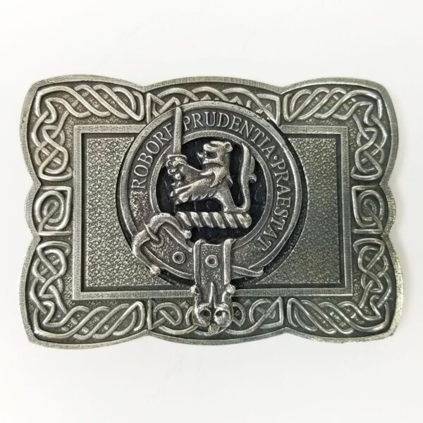 This Young Clan Crest Celtic Knot Scalloped Kilt Belt Buckle features a Celtic Knot design.