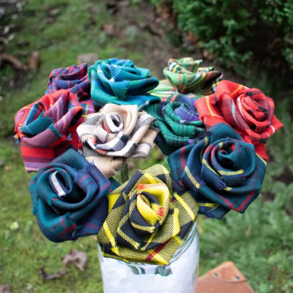 Light Weight 11oz Premium Wool Tartan Rose Bouquet in a vase.
Product Name: Light Weight 11oz Premium Wool Tartan Rose Bouquet