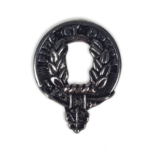 A MacArthur Clan Crest mini badge adorned with a laurel wreath.