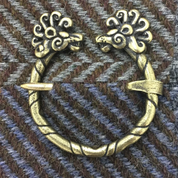 A pair of brass rings with flowers on them.