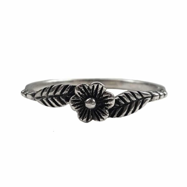 A Small Flower and Leaves Silver Ring with leaves on it.
