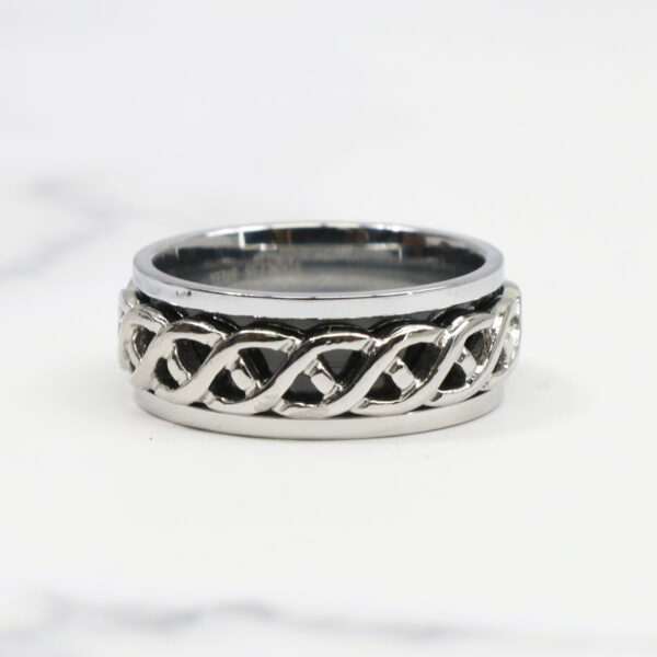 A silver Celtic Knot Spinner Ring-Size 13.