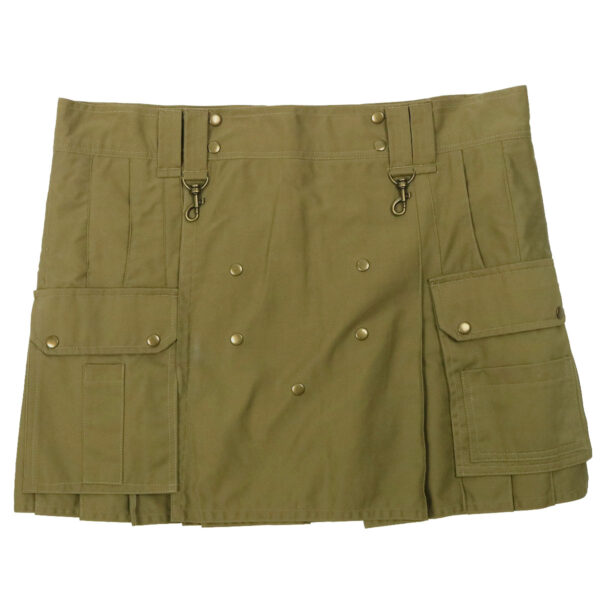 An Olive Green Wilderness Kilt 44W 19L with pockets on it.