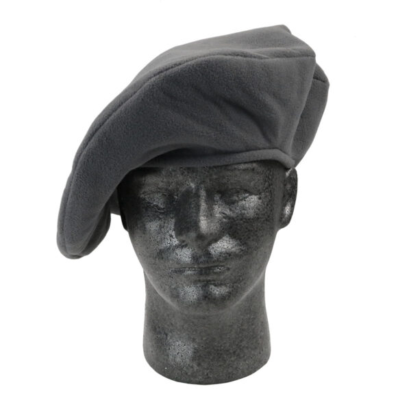 A black mannequin head with a gray beret, inspired by OUTLANDER Inspired Fleece Scots Bonnet.