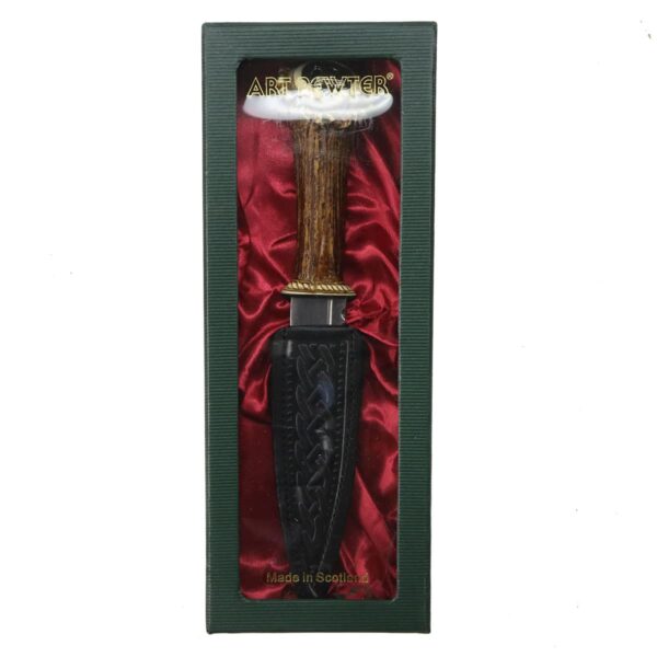 A Clan Crest Stag Handle Sgian Dubh with a stag handle.